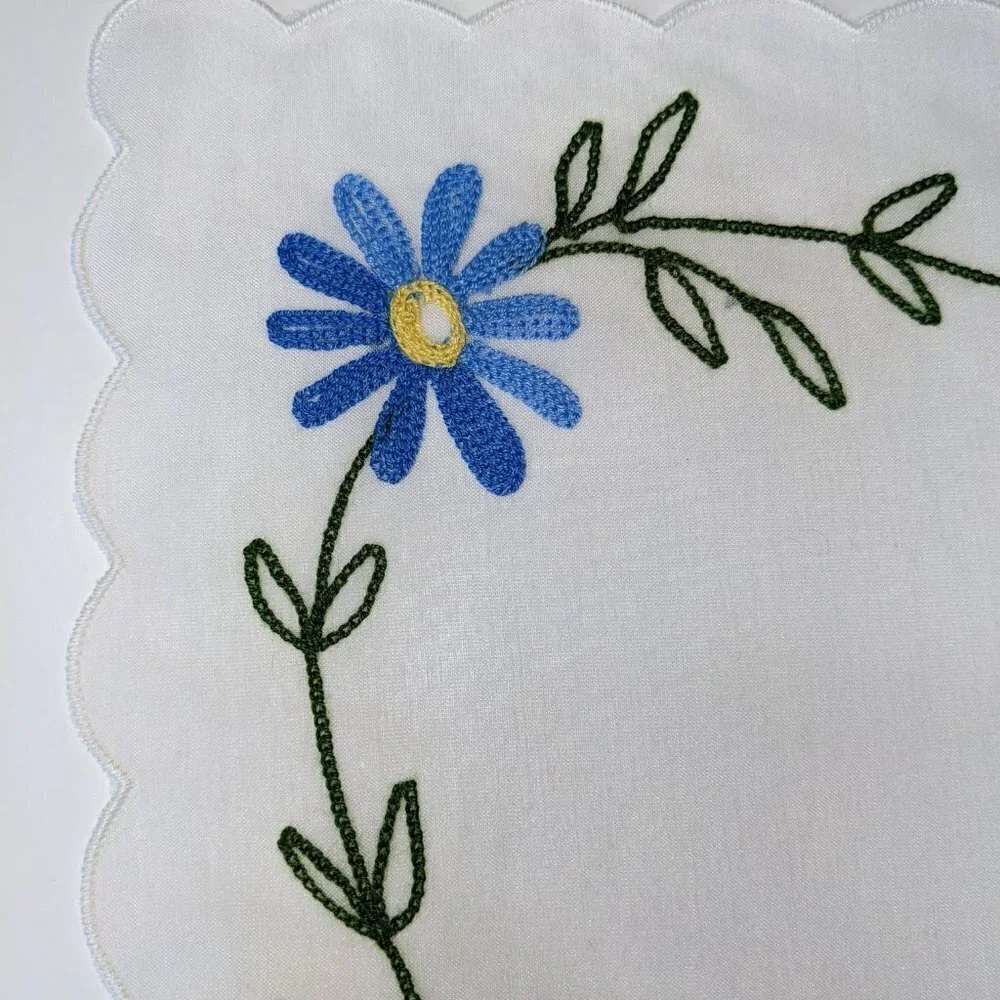 Daisy Embroidered Lace Placemats & Napkins Set (x4)